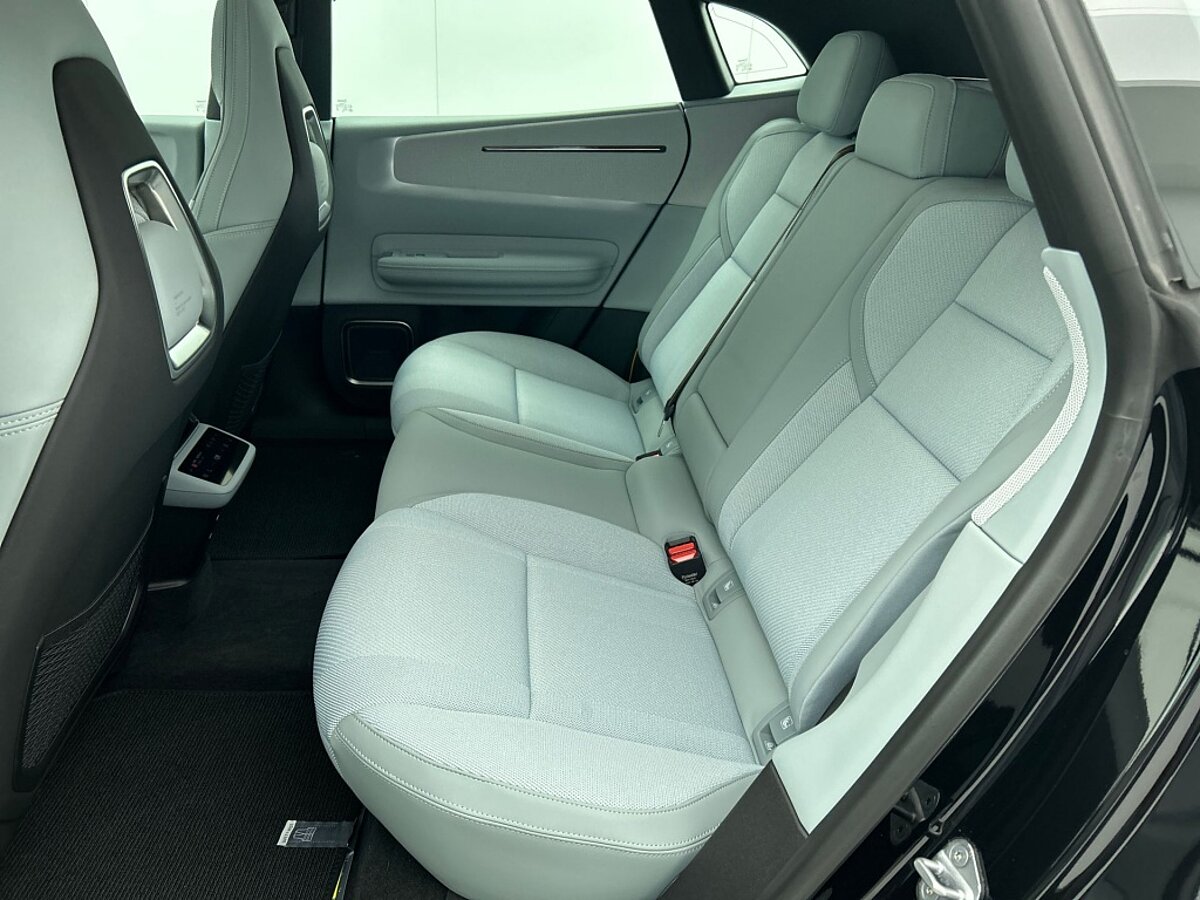 47070727 polestar 4 long range single motor 100 kwh pilot plus pro tailored knit 7bf8b3