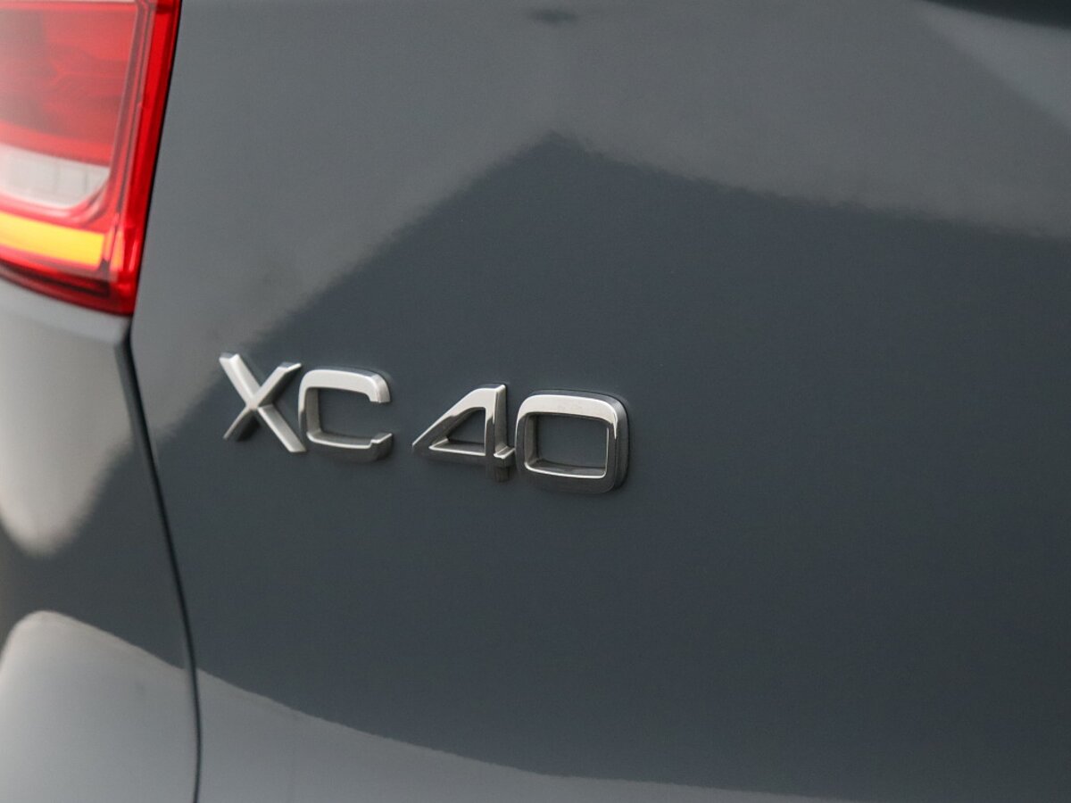 35603828 volvo xc40 1 5 t4 recharge r design expression 85