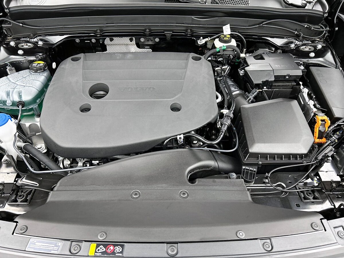 46844168 volvo xc40 2 0 b4 plus black edition 3c921e