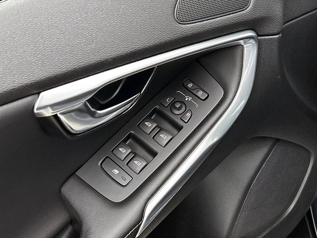 49484294 volvo v40 cross country 1 5 t3 polar luxury trekhaak panoramadak harman kardon 64