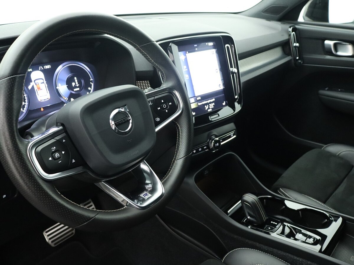 34675392 volvo xc40 1 5 t5 te r design 4 04