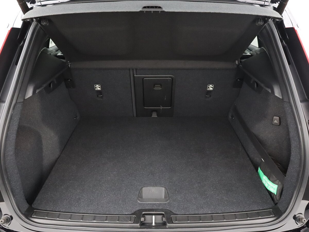 35574398 volvo xc40 1 5 t3 momentum pro 06