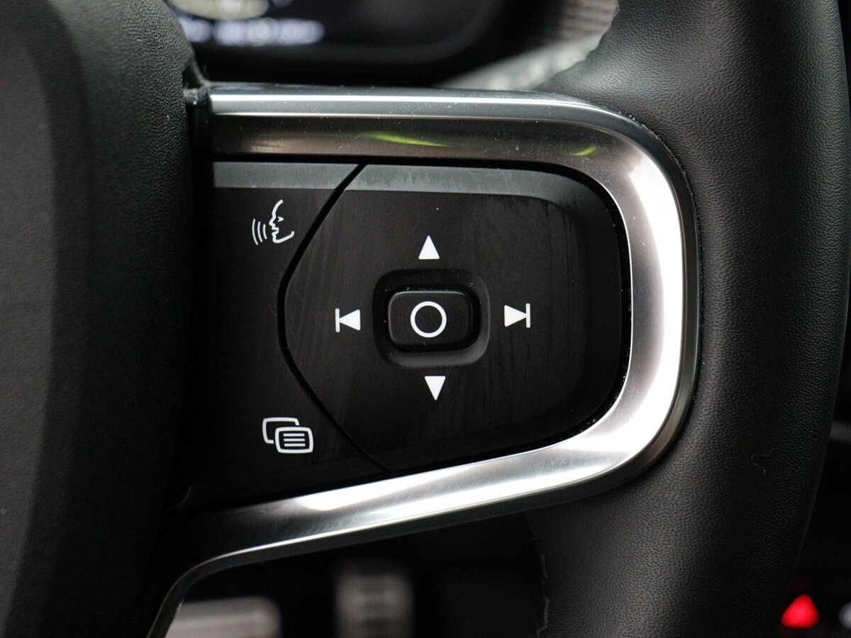 44247367 volvo xc40 1 5 t4 recharge r design 49