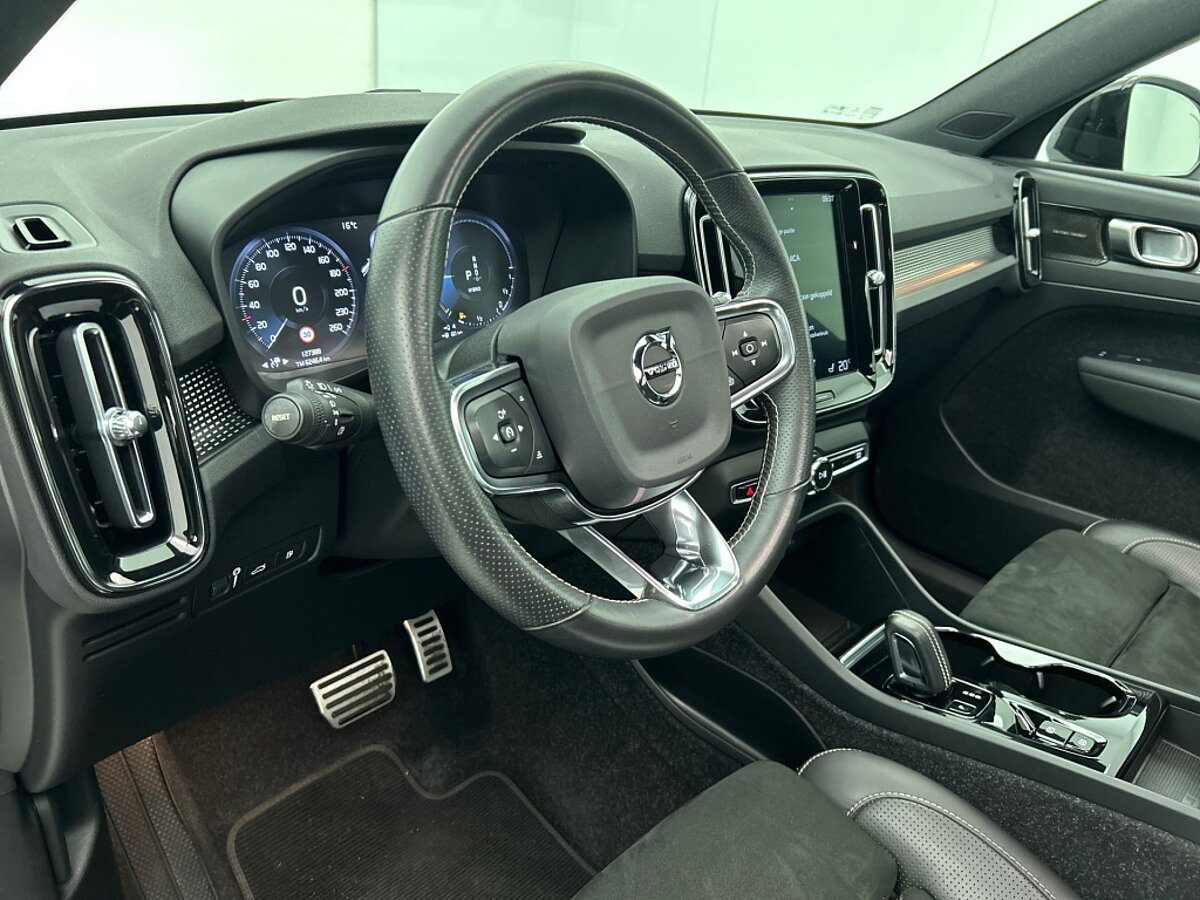 48084423 volvo xc40 1 5 t5 recharge r design 48