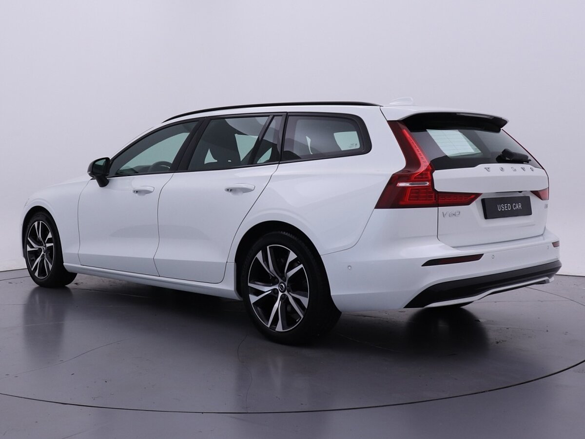 35143990 volvo v60 2 0 b3 plus dark 7 02