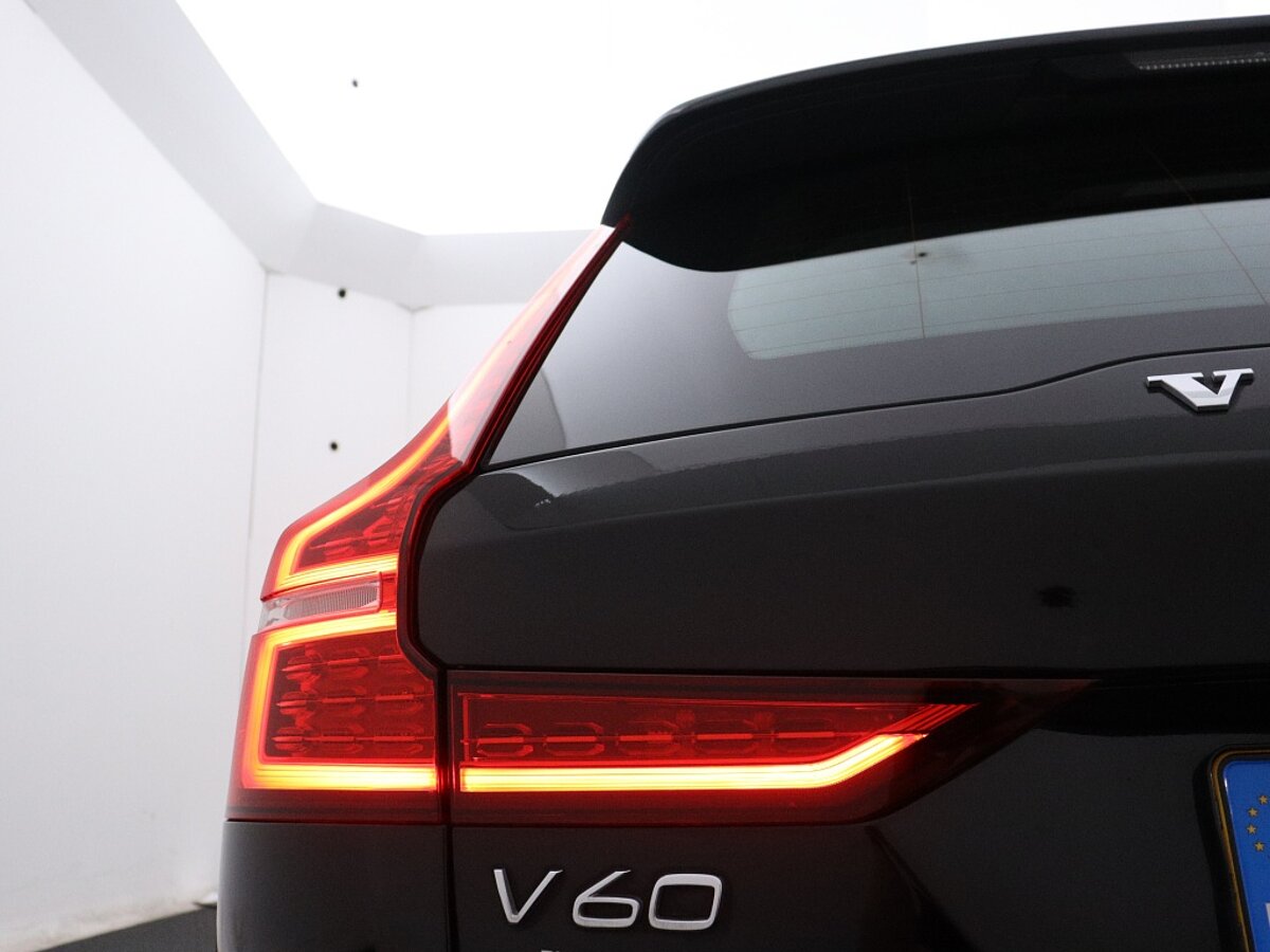 38427279 volvo v60 2 0 t4 momentum pro climate pack 84