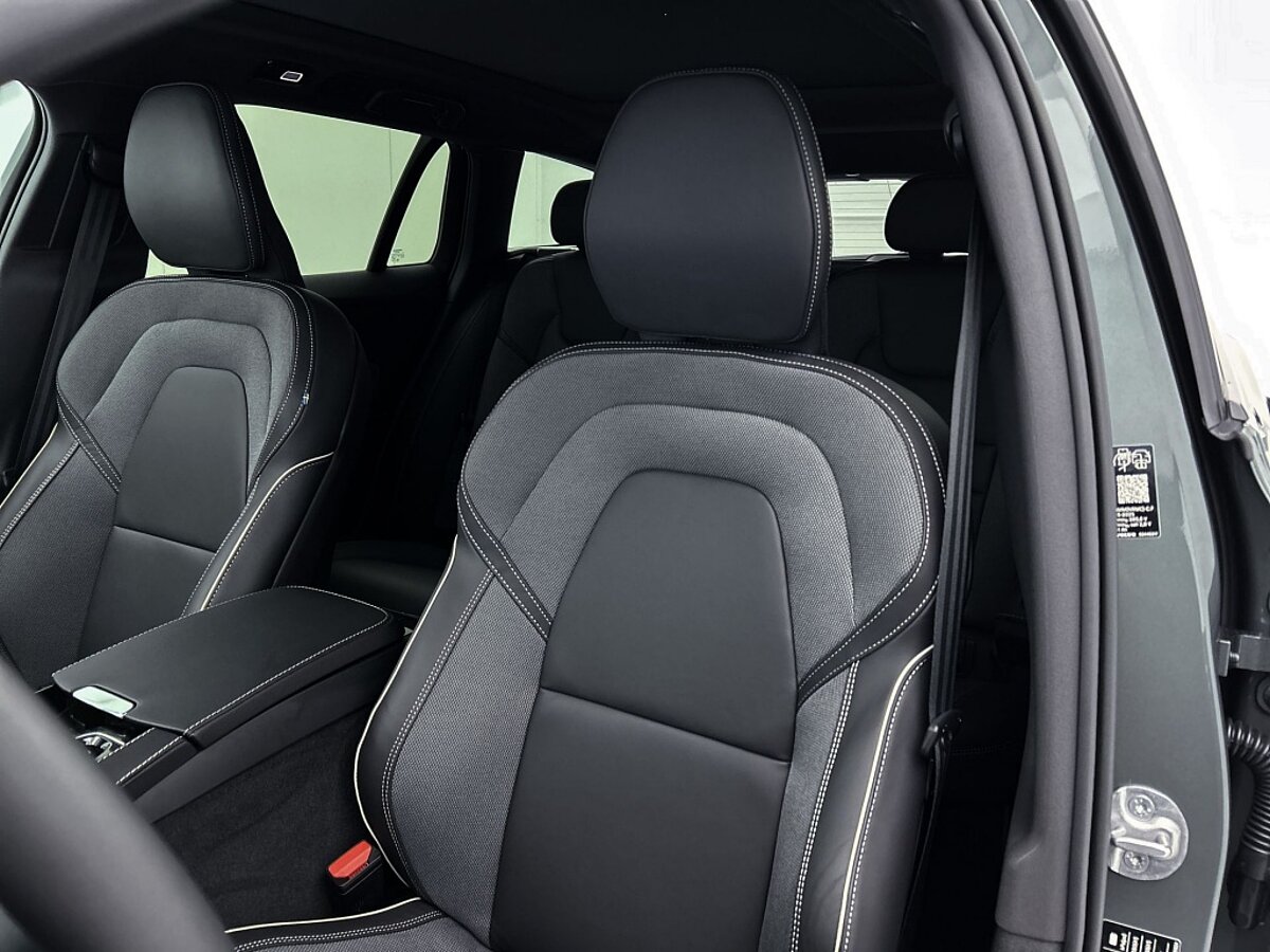 48563053 volvo v60 t6 plus dark panoramadak 19 velgen gentint glas 01