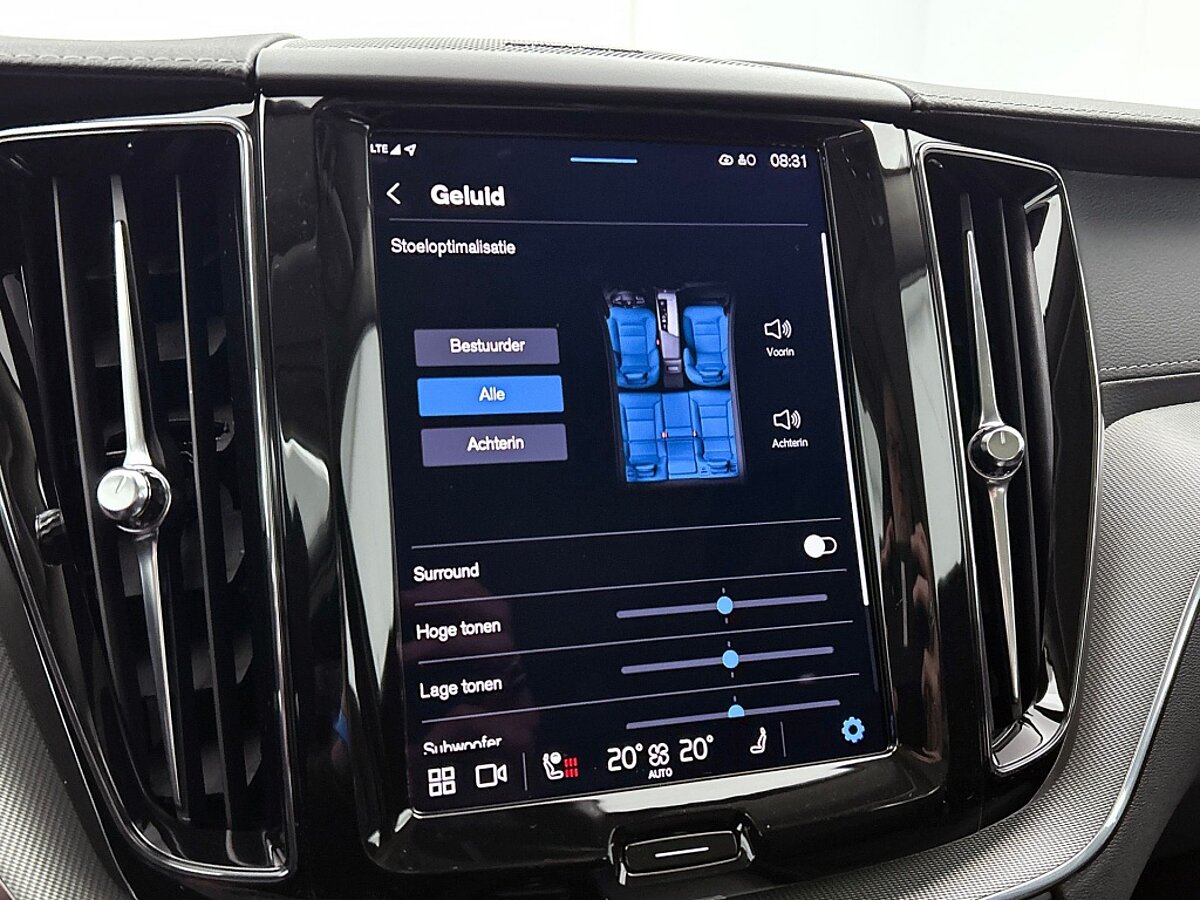 48687982 volvo xc60 2 0 t6 awd ultra dark 83