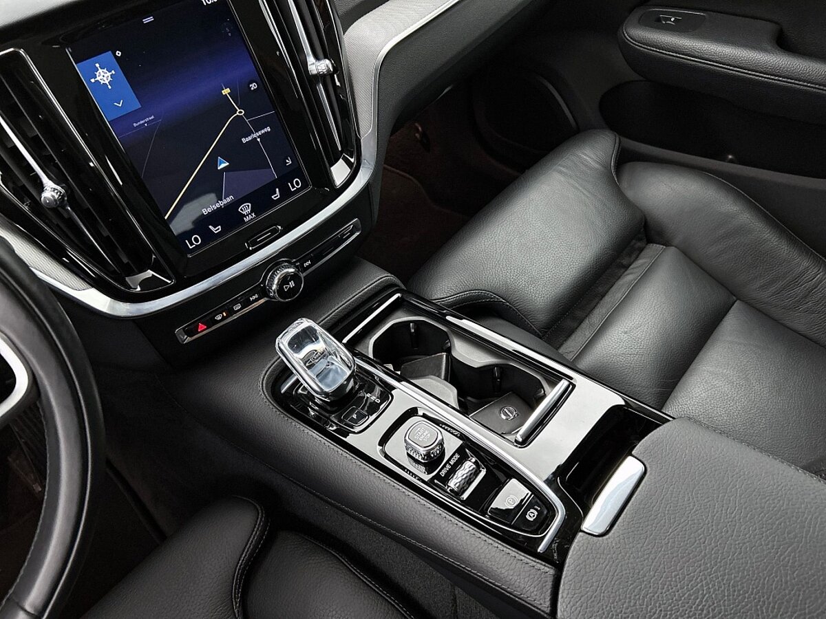 49484400 volvo v60 2 0 t6 inscription camera pilot assist blis 8 01