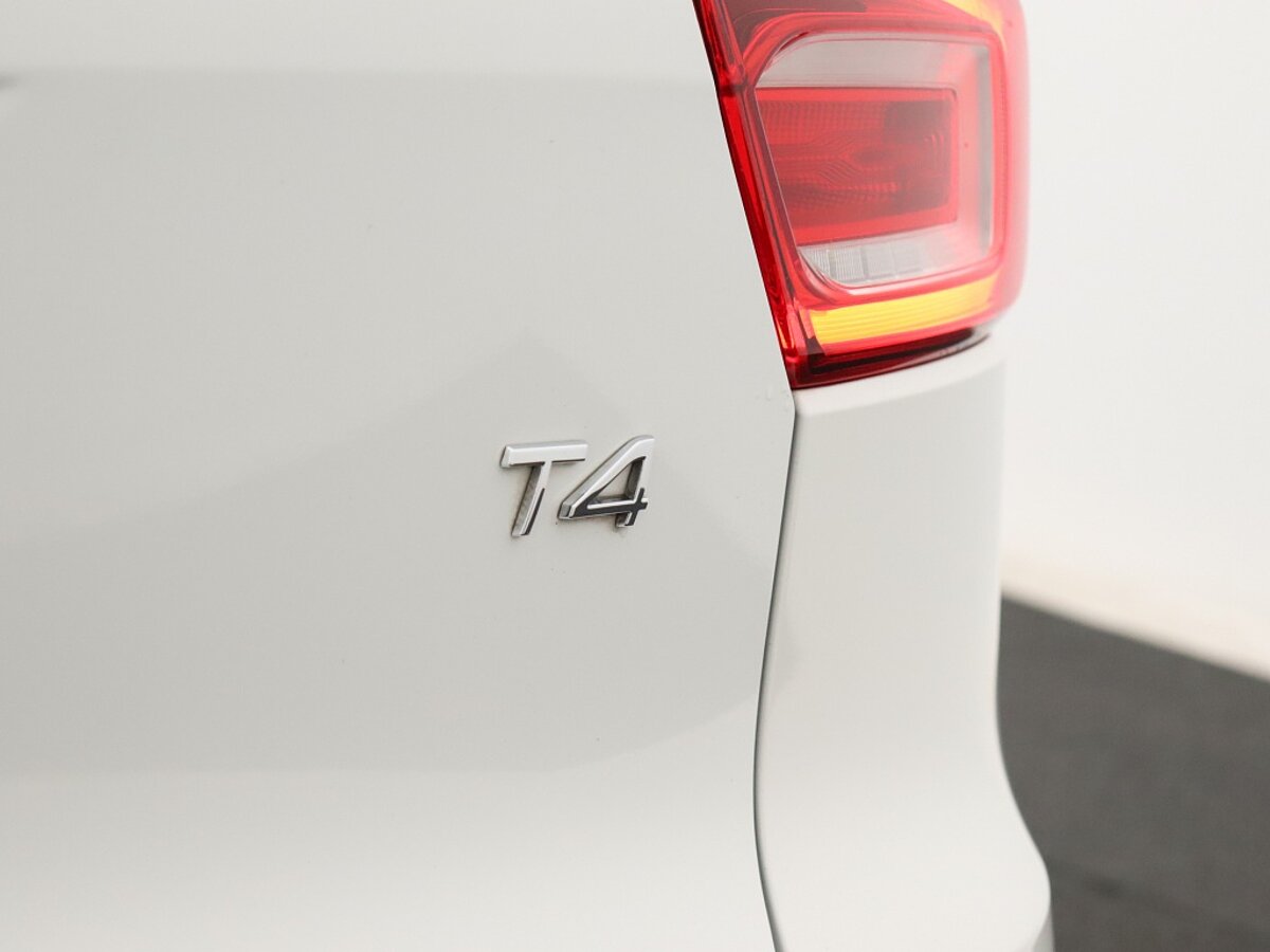 35824529 volvo xc40 2 0 t4 momentum pro 59