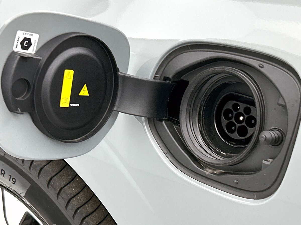 43680818 volvo xc60 2 0 t8 awd plus dark harman kardon panoramadak 21 lm velg 07