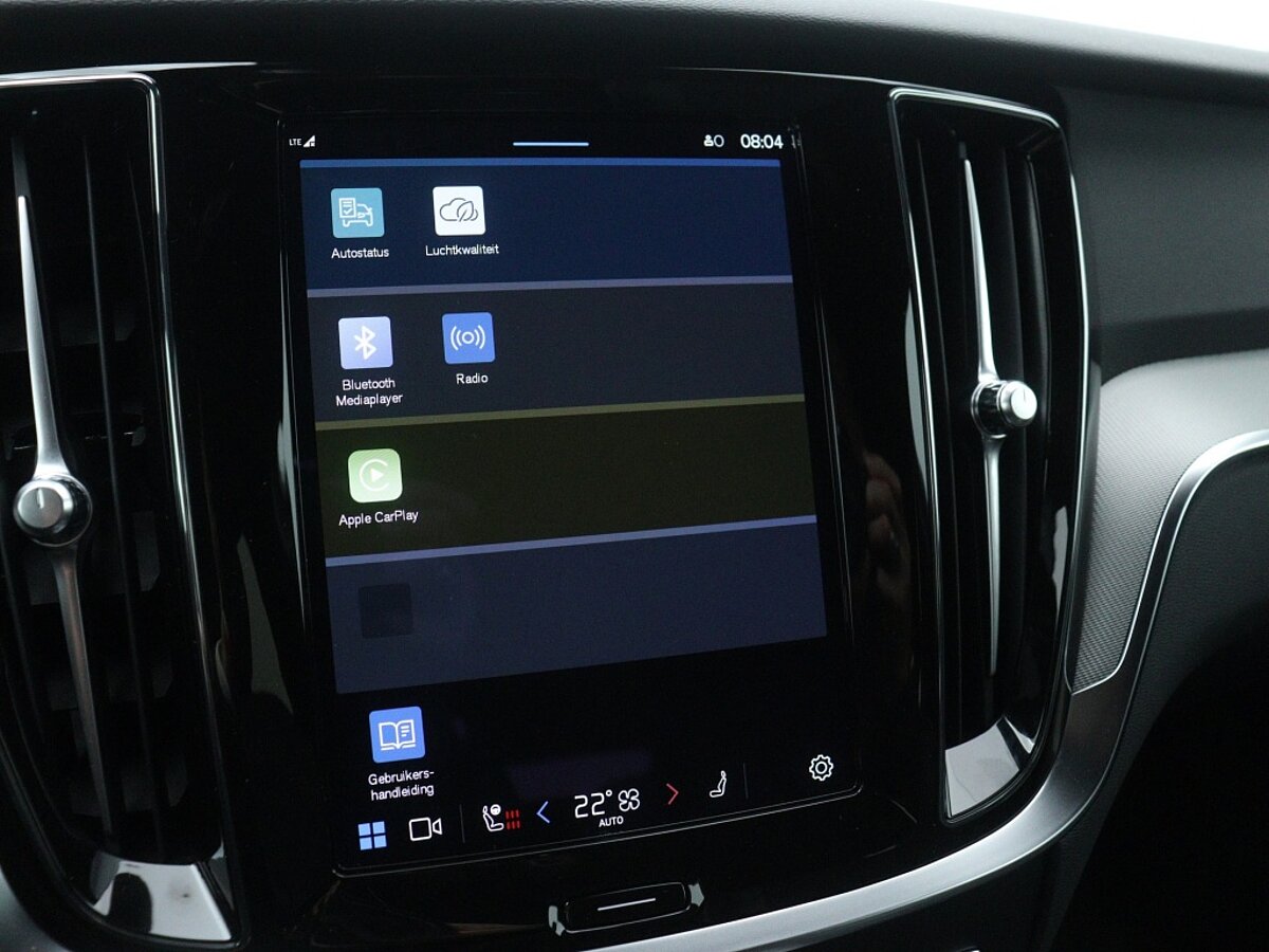 43755968 volvo v60 2 0 b3 plus dark sportstoelen zwarte hemel camera 8a2144