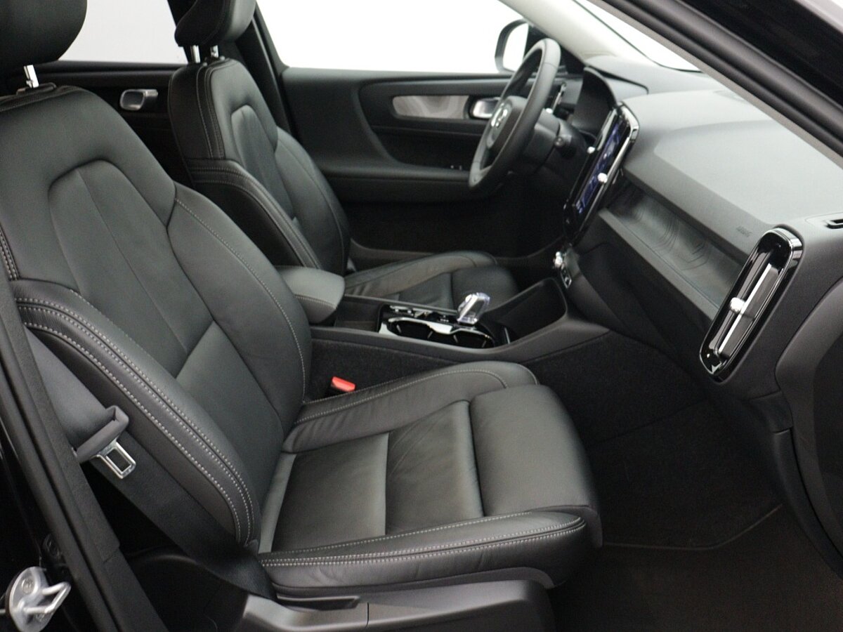 44288600 volvo xc40 1 5 t4 recharge plus bright 03