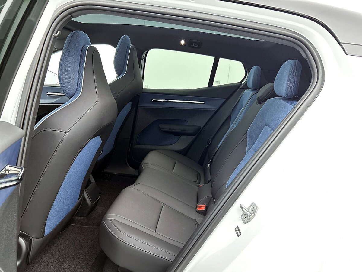 49432121 volvo ex30 single motor extended range ultra 69 kwh 25