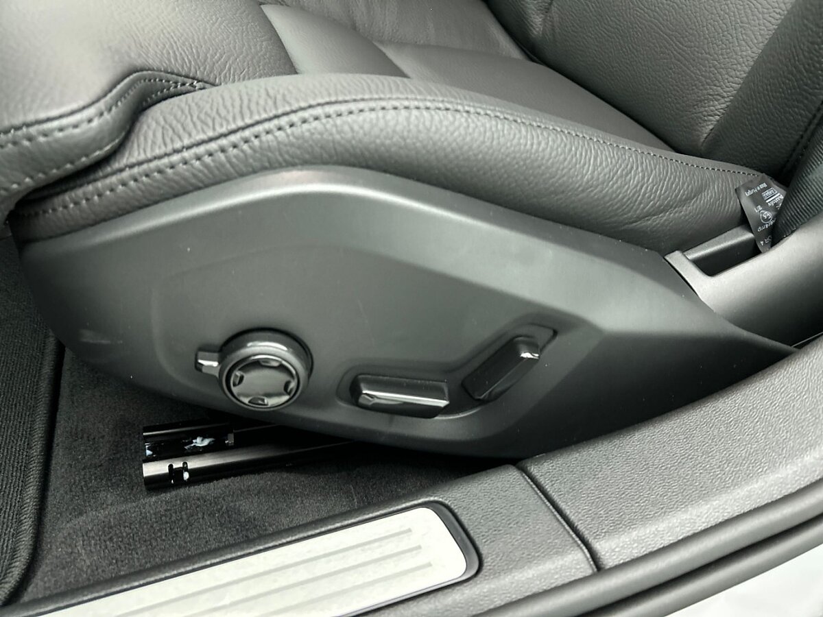 49639847 volvo v60 2 0 b4 core lederen bekleding 19 inch 360 graden camera 46