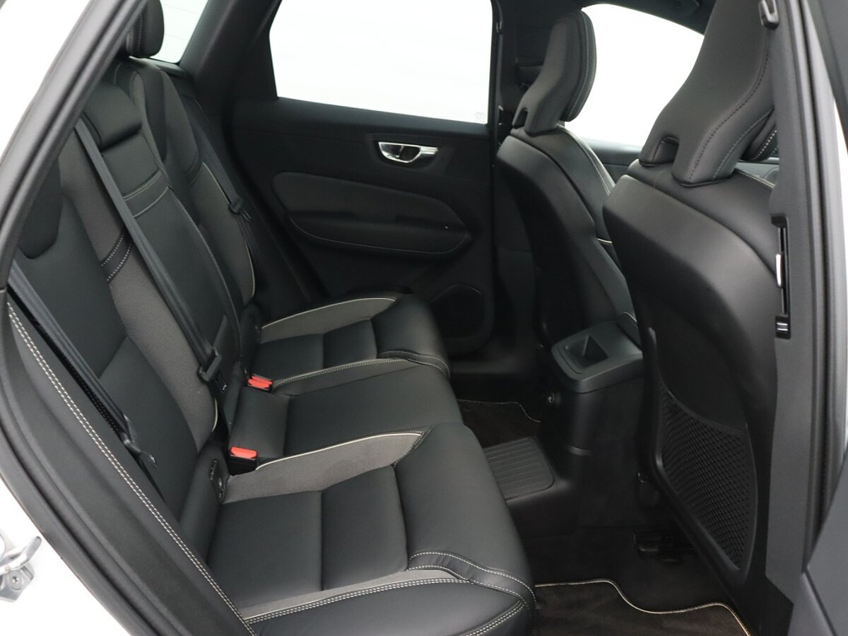 35352215 volvo xc60 2 0 t8 te awd r design 13