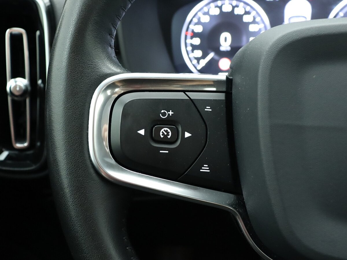 35352608 volvo xc40 1 5 t3 momentum pro 08