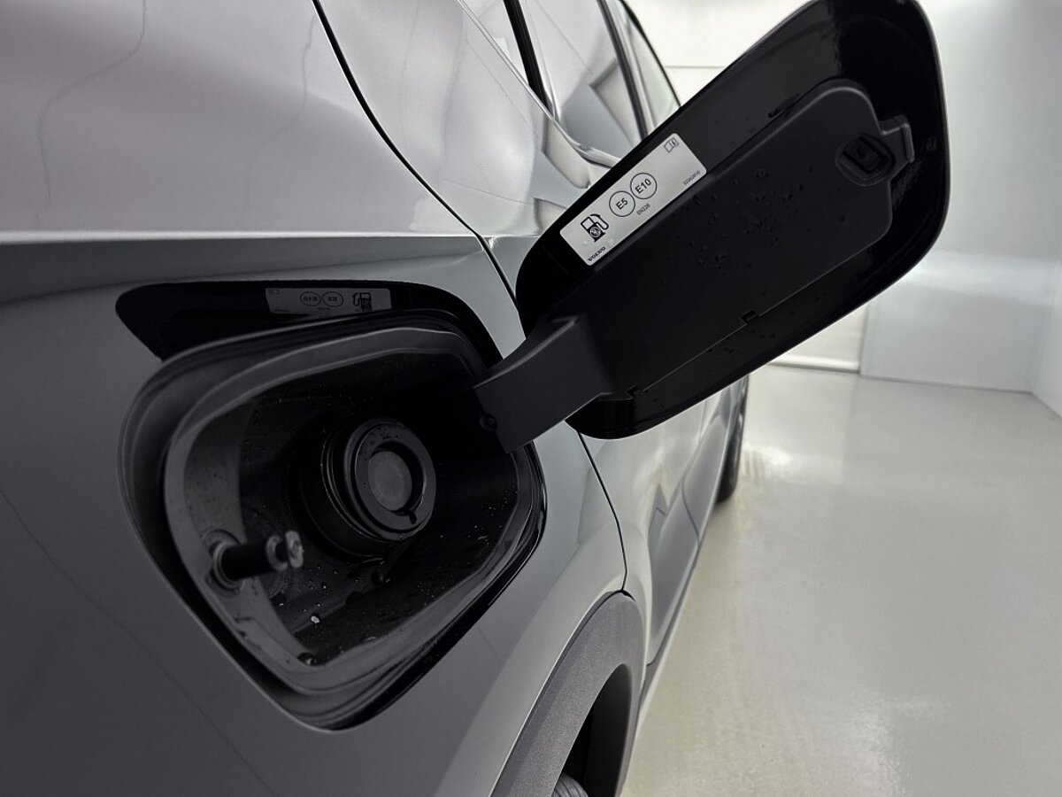 45429924 volvo xc40 1 5 t5 recharge r design 36