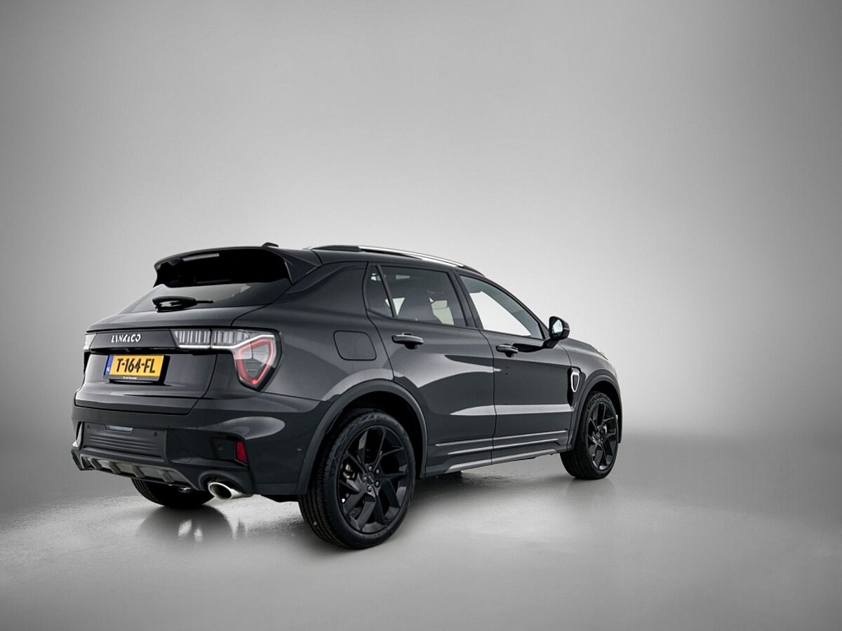 46742268 lynk co 01 1 5 phev black edition 5 01
