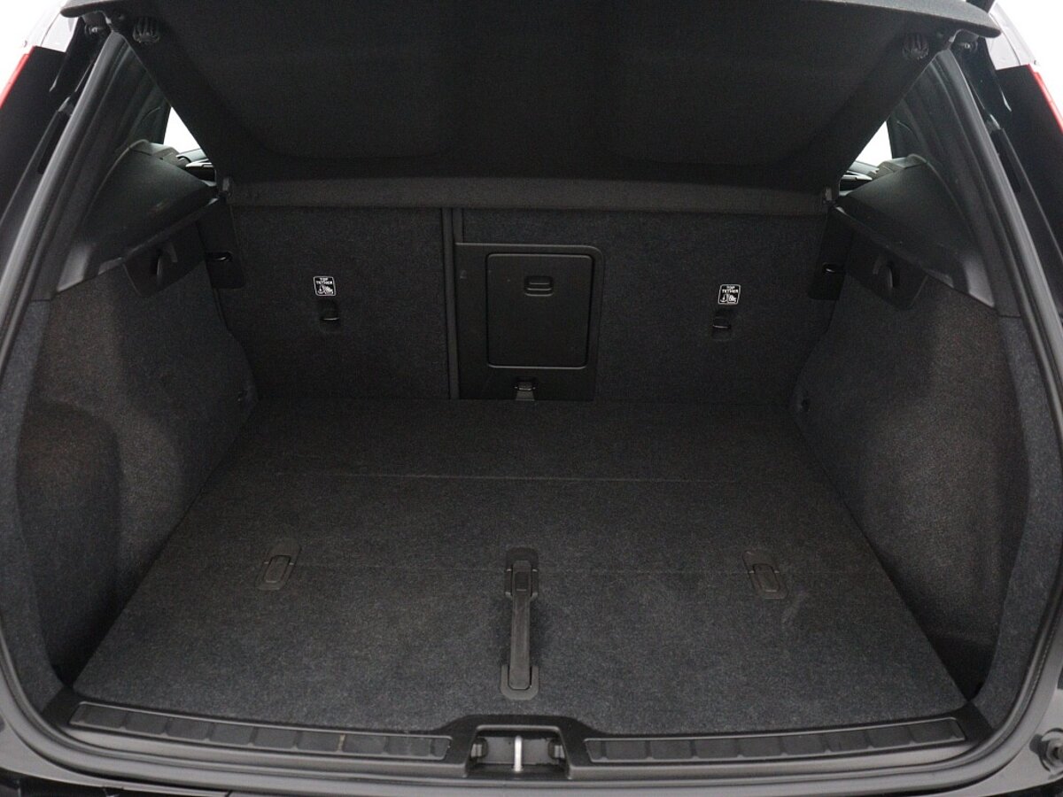41639630 volvo xc40 recharge plus black pack dceea3