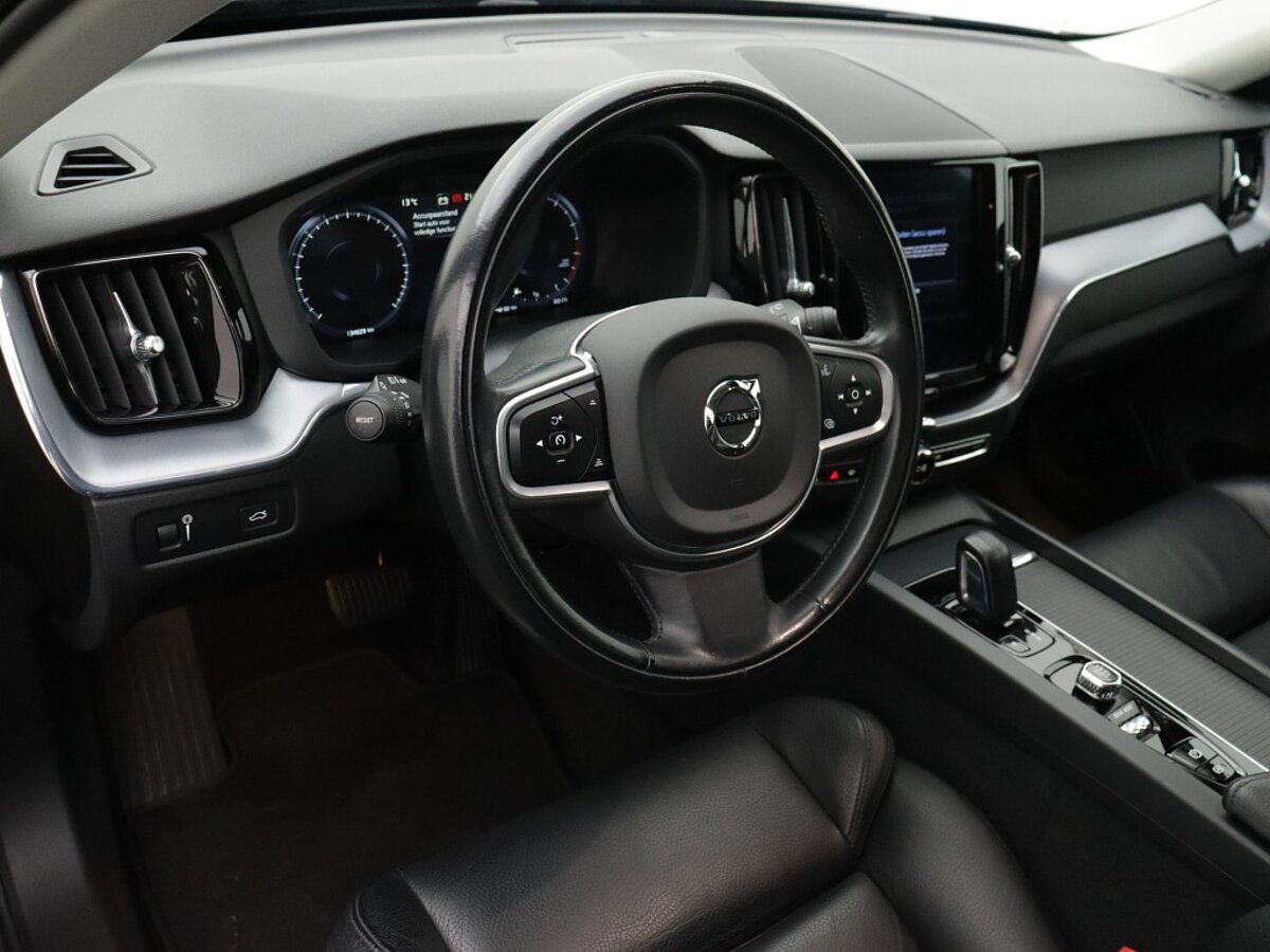 43349984 volvo xc60 2 0 b5 awd momentum pro 5 03
