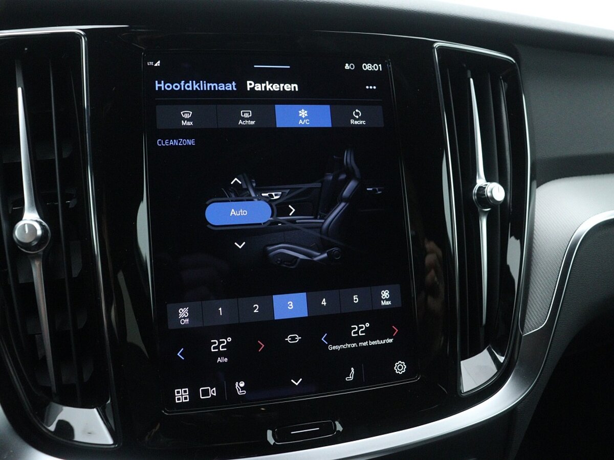 43755968 volvo v60 2 0 b3 plus dark sportstoelen zwarte hemel camera 293cc3