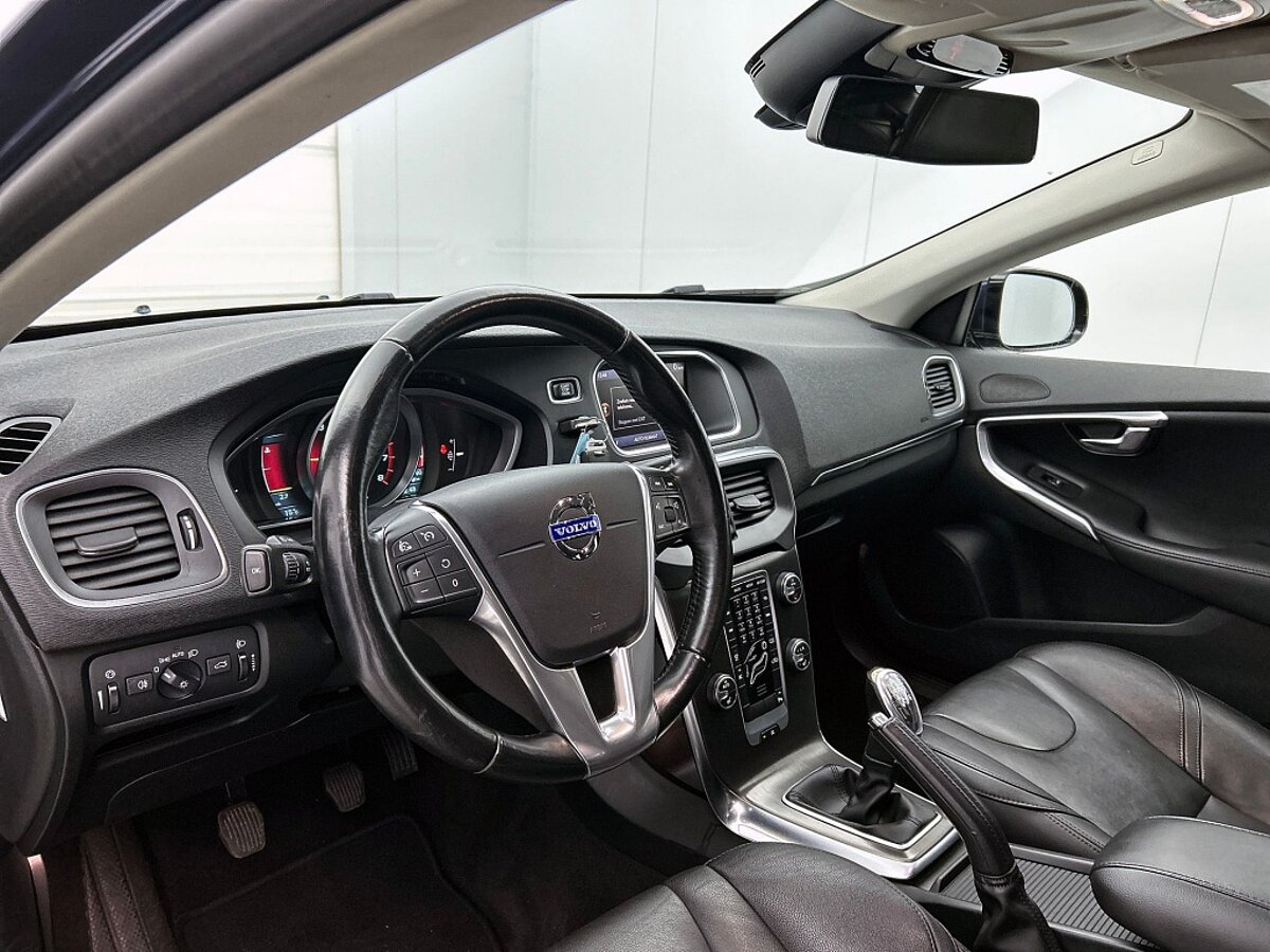 49112989 volvo v40 1 6 t4 summum climate pack memory seats leder 48