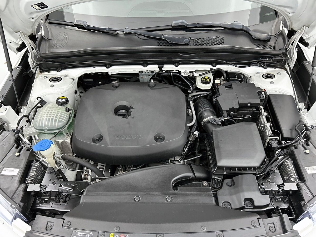 49567384 volvo xc40 2 0 t5 awd r design intro edition 07