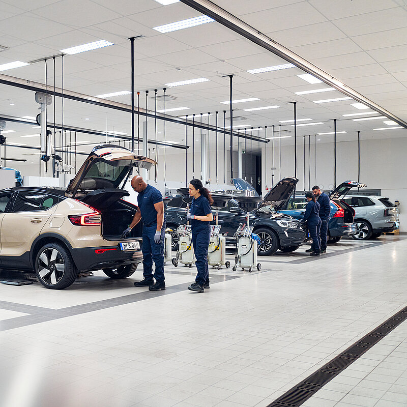 Light version vierkant EH2411100 Car Service workshop1