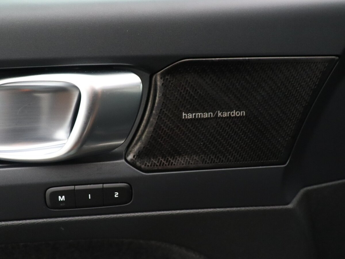 35002307 volvo xc40 1 5 t4 recharge ultimate dark memory seats harman kardon l c62a88