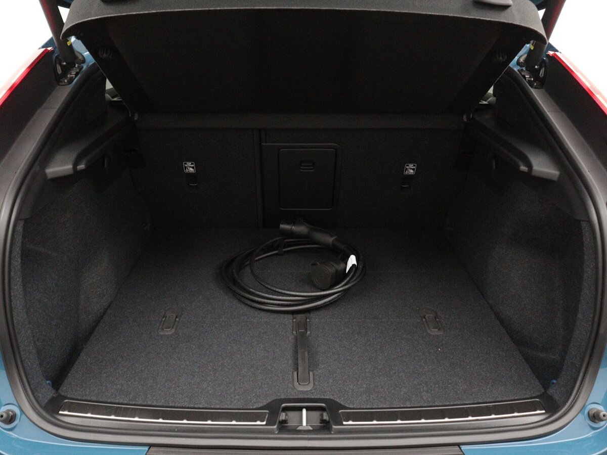 45734610 volvo c40 extended plus 82 kwh adaptive cruise trekhaak getint glas 7