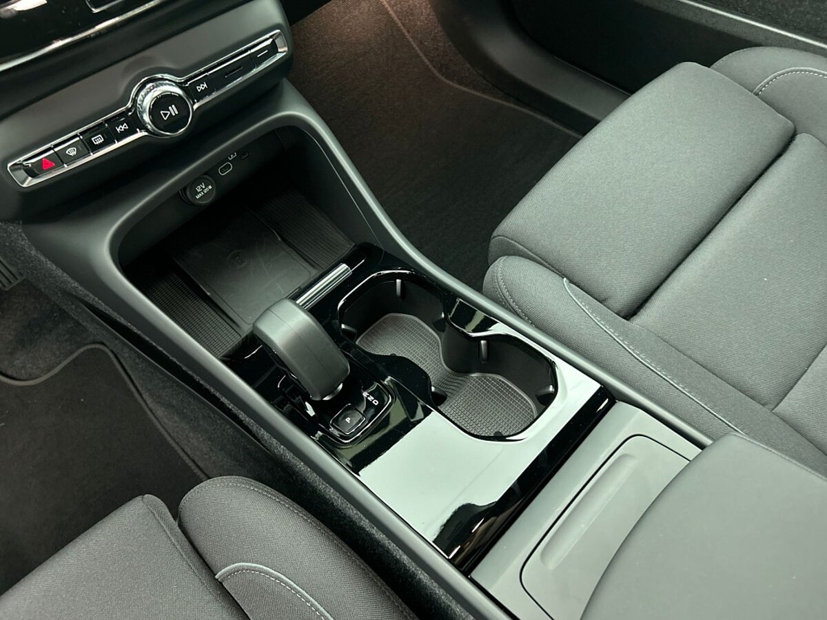 46247872 volvo xc40 extended range core 82 kwh 8f9dde