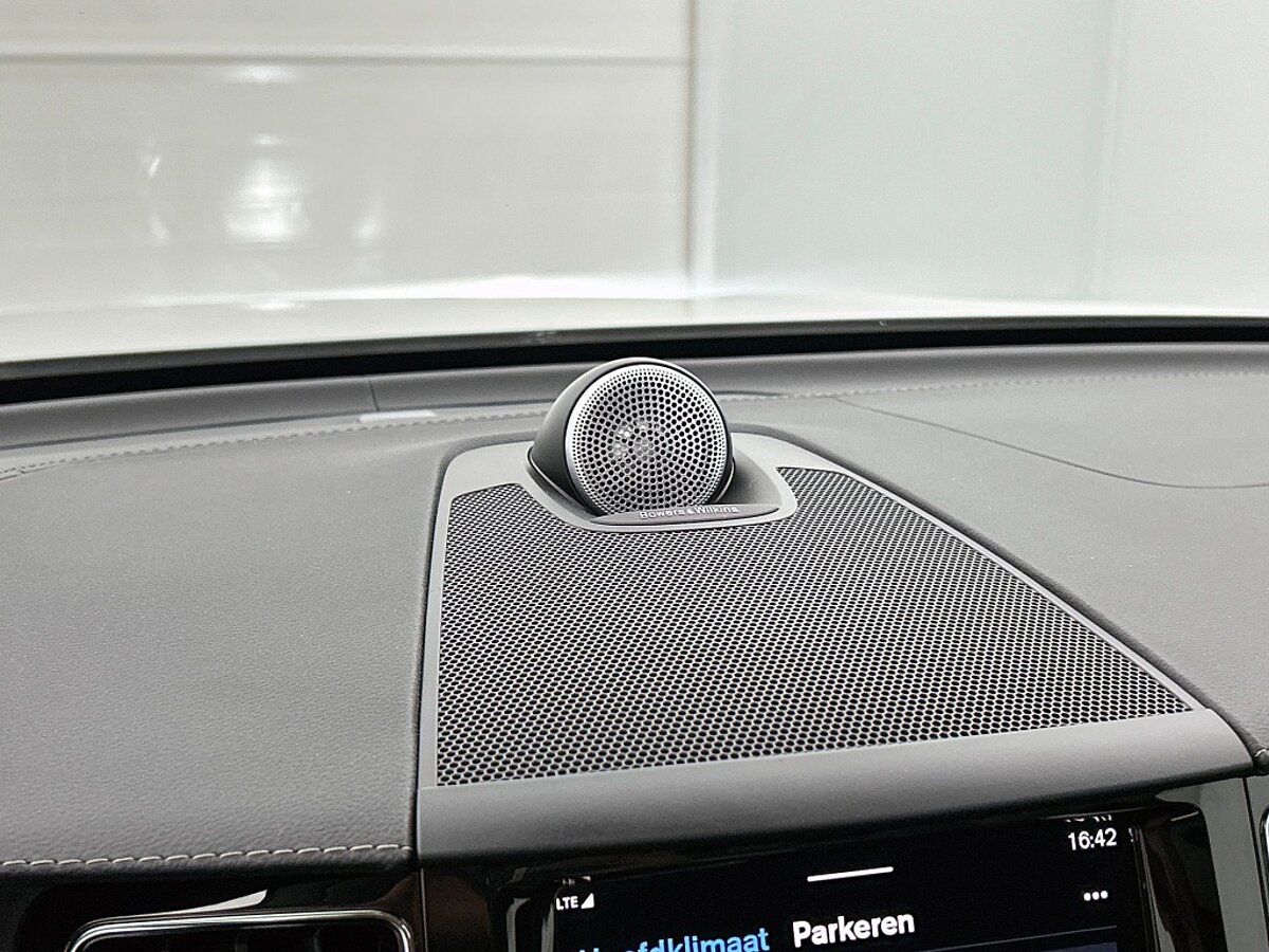 49302488 volvo xc60 t6 recharge awd ultimate dark bowers wilkins luchtvering 51