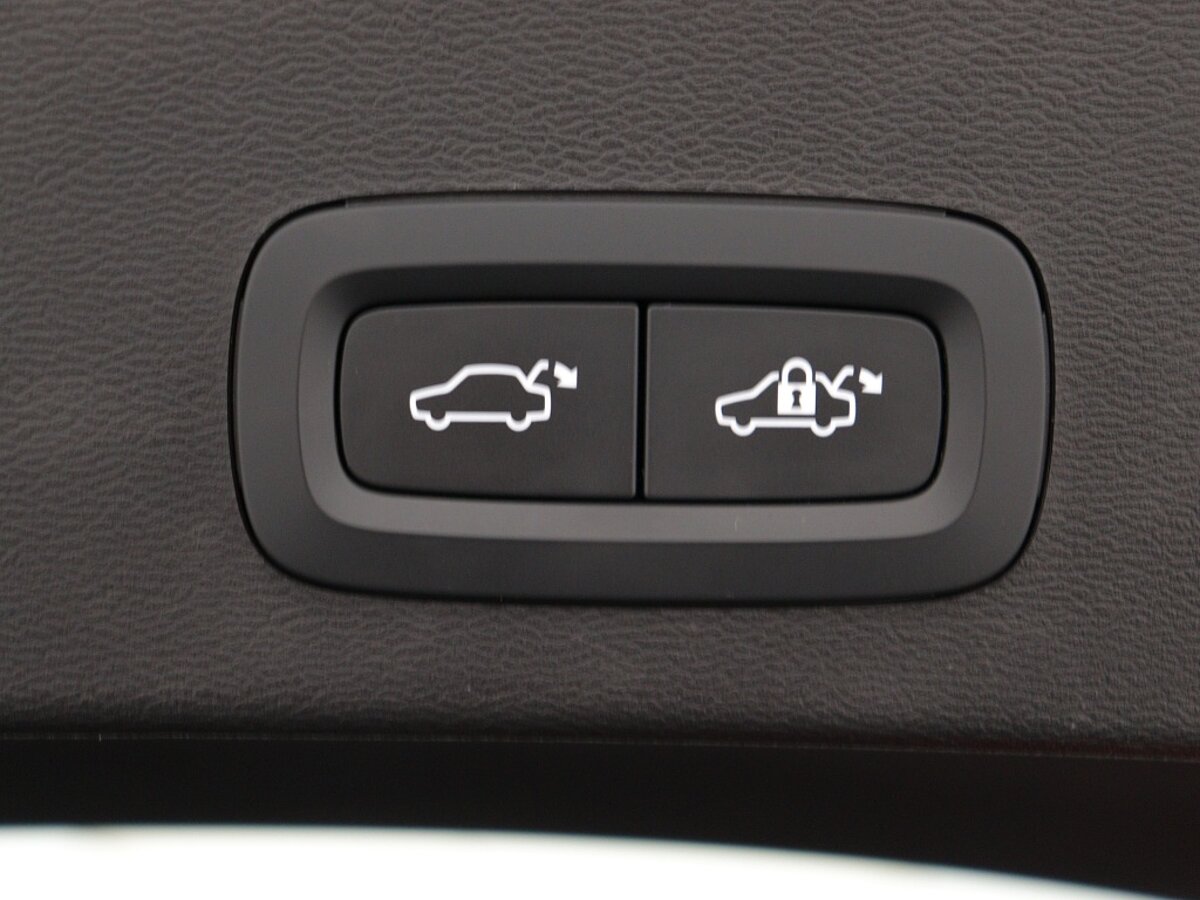 43882038 volvo xc40 1 5 t4 plus dark 63