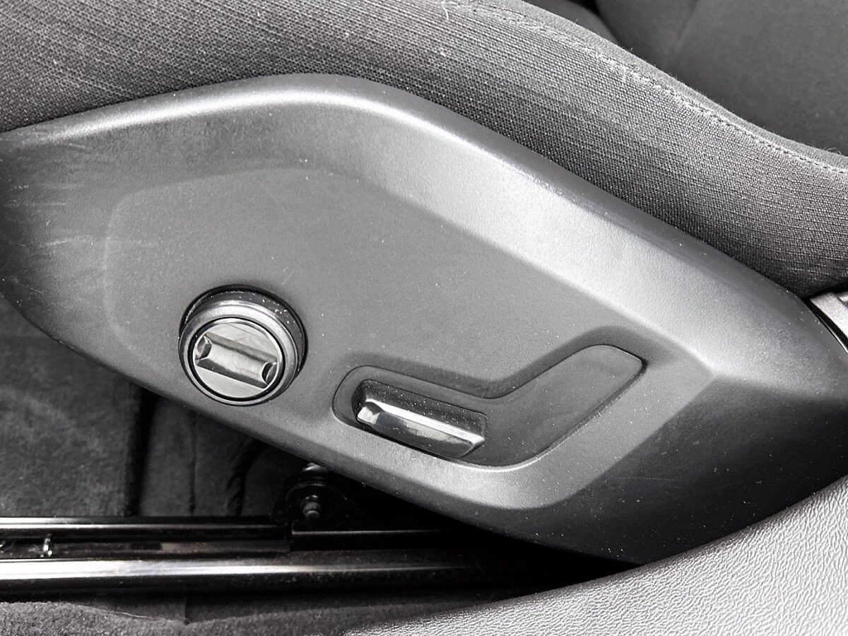 47000296 volvo v60 2 0 b3 momentum trekhaak climate pack camera 43