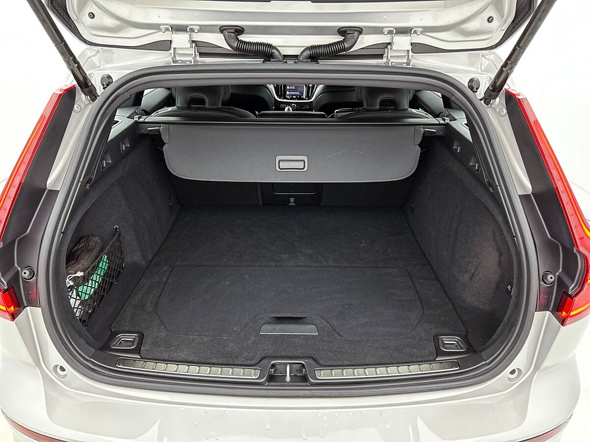 47443724 volvo v60 2 0 t6 awd plus dark 41