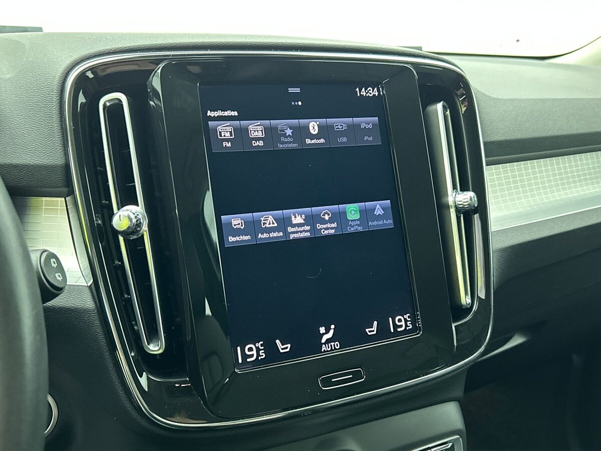44458767 volvo xc40 1 5 t4 recharge r design expression trekhaak 70