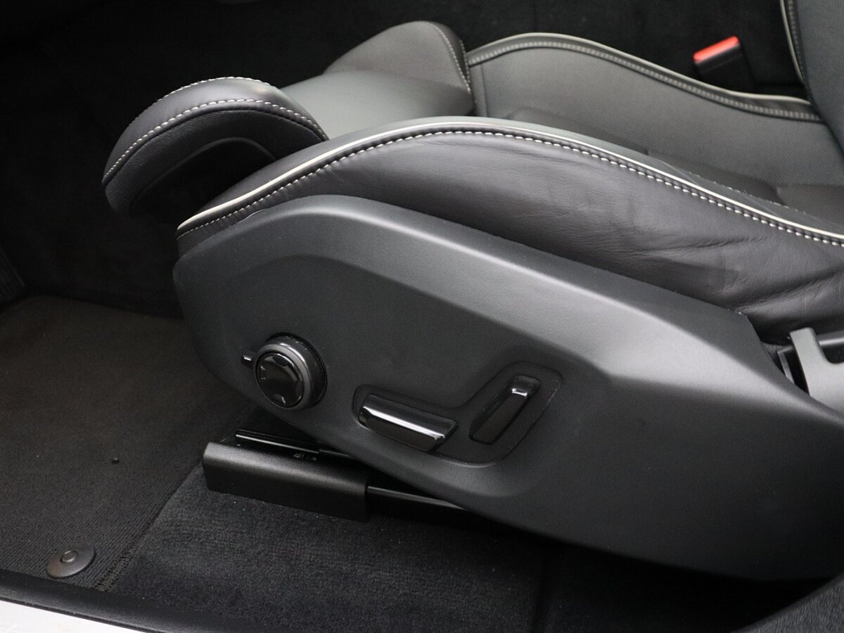 39906983 volvo xc60 2 0 t6 awd ultra dark panorama dak sportinterieur 70f371