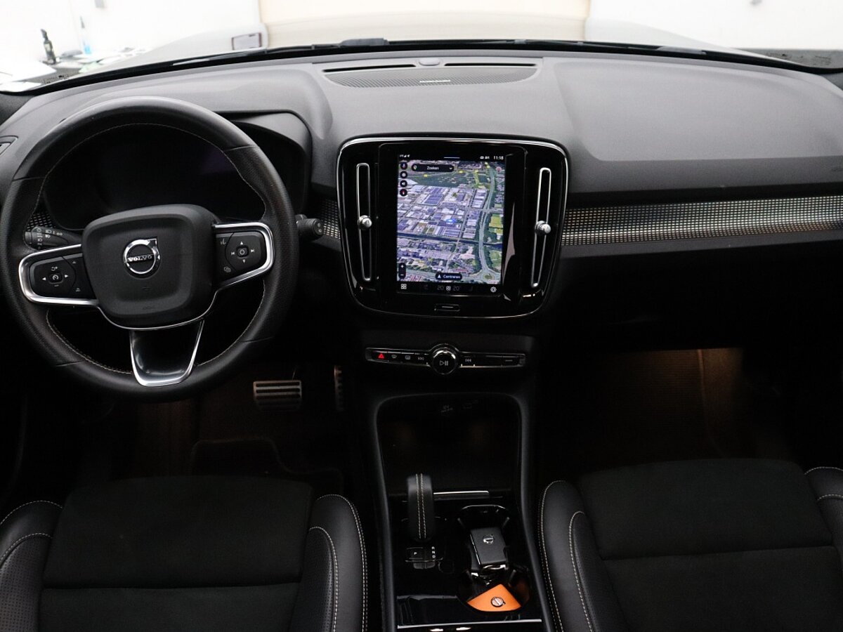 43837479 volvo xc40 recharge p8 awd r design 5 01
