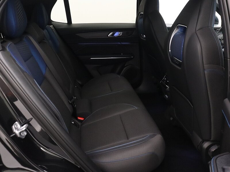44217352 lynk co 01 1 5 phev black edition business rondomzicht camera s elektri 6 13