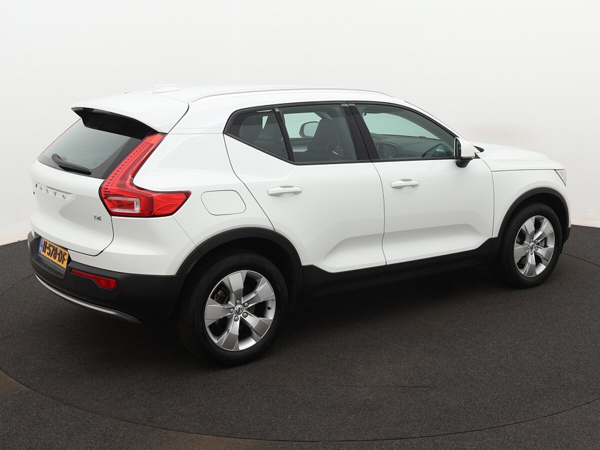 35824529 volvo xc40 2 0 t4 momentum pro 02
