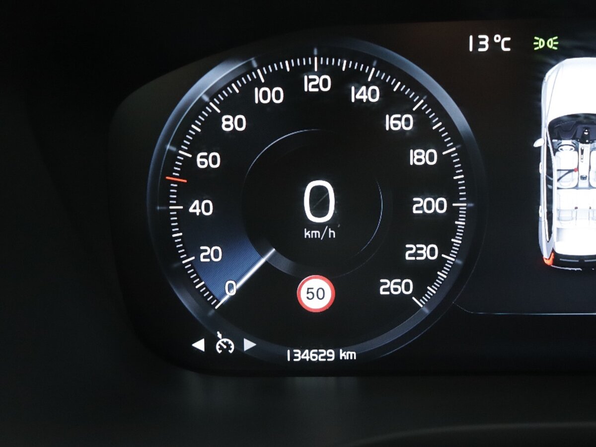 43349984 volvo xc60 2 0 b5 awd momentum pro 76