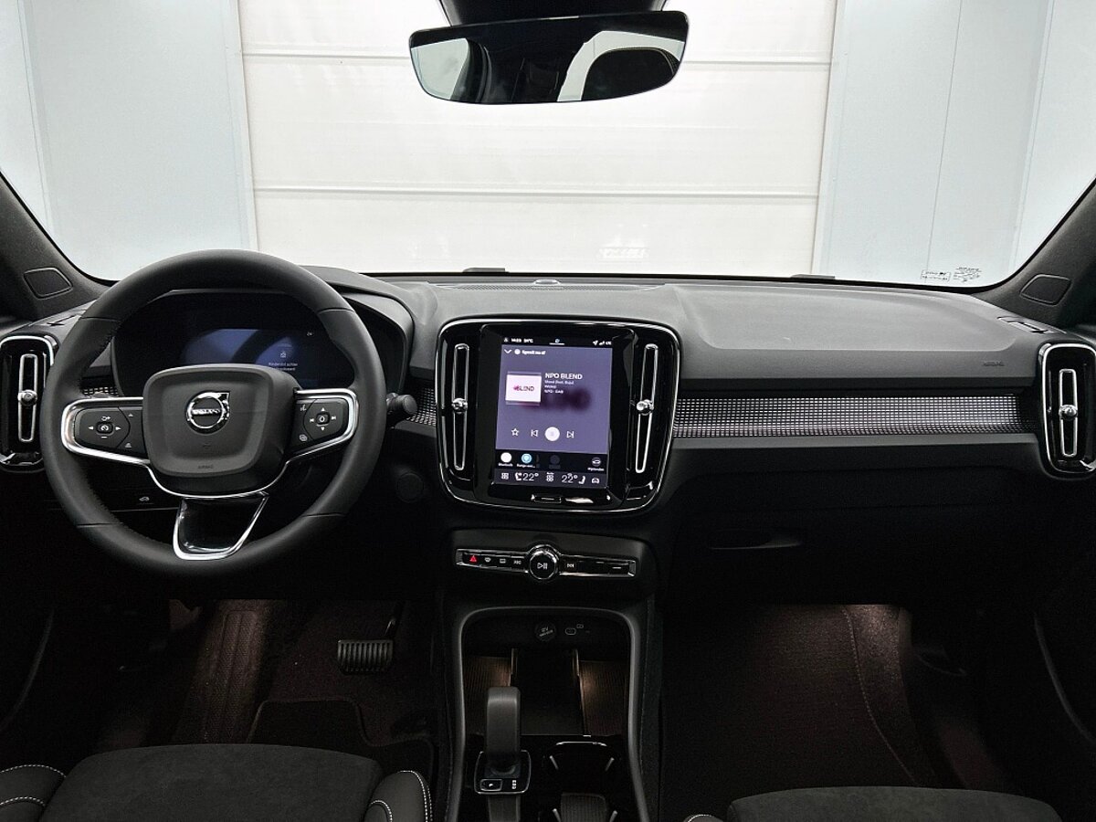 46536156 volvo ec40 extended range plus black edition 82kwh 08