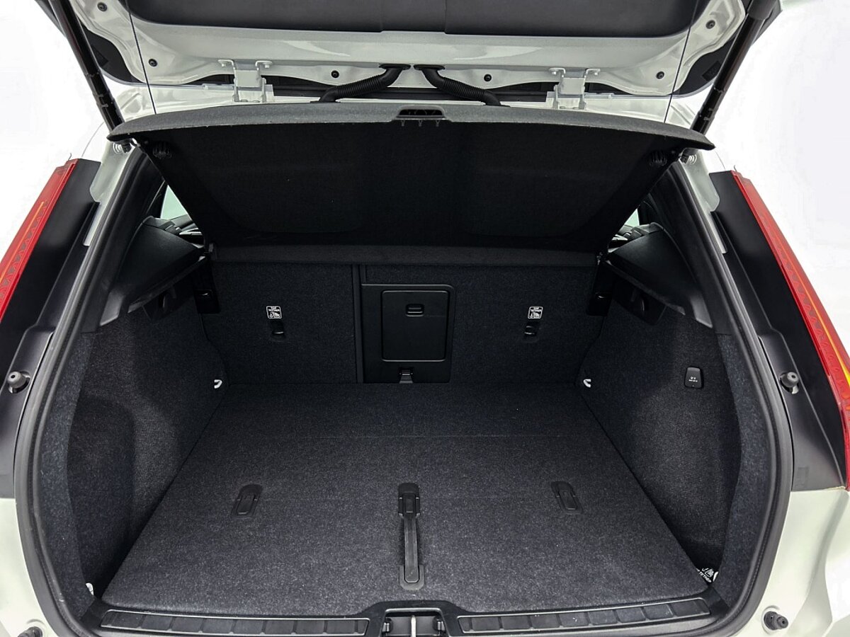 44900366 volvo xc40 2 0 b4 plus dark trekhaak dodehoek camera 76