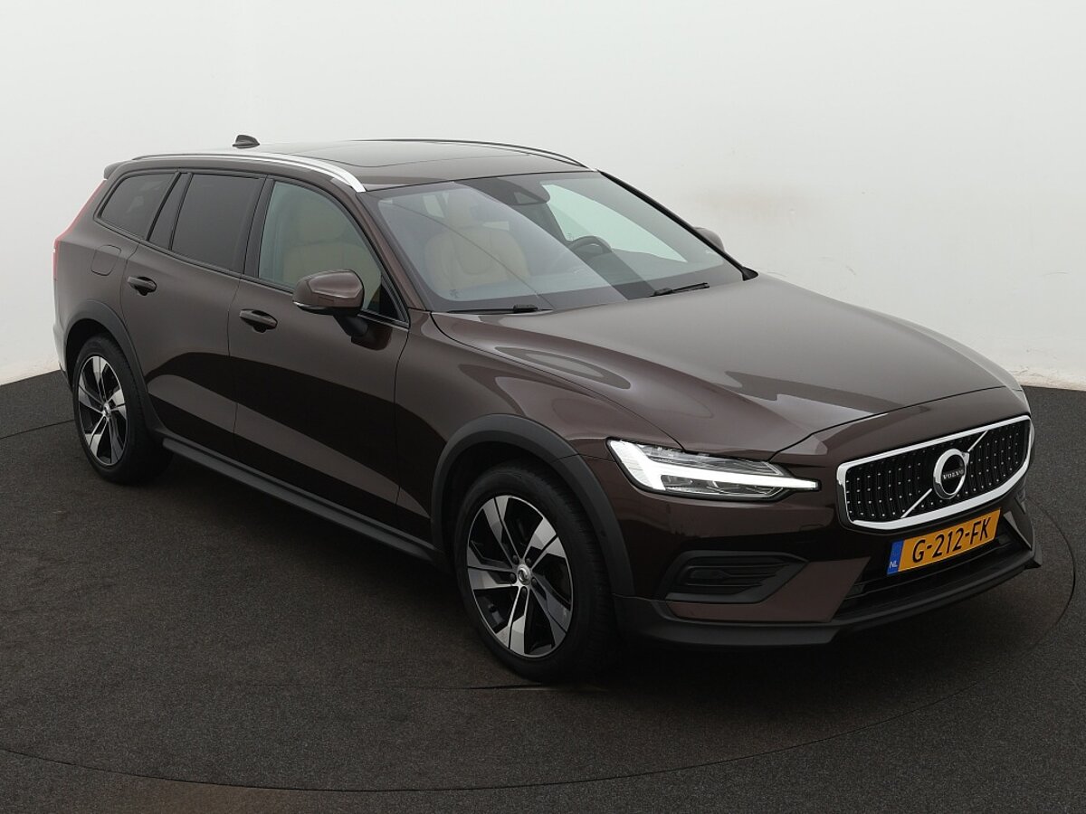 37987259 volvo v60 cross country 2 0 t5 awd pro 7 04