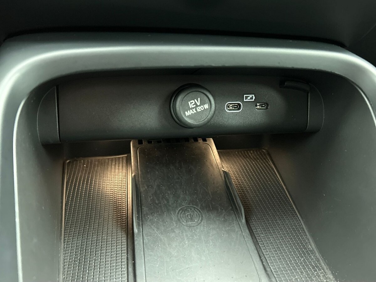 44407024 volvo xc40 recharge plus 70 kwh 93