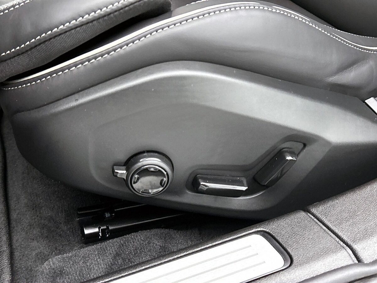 47443693 volvo v60 2 0 t6 plus dark trekhaak sport leder 360 blis pilot 91