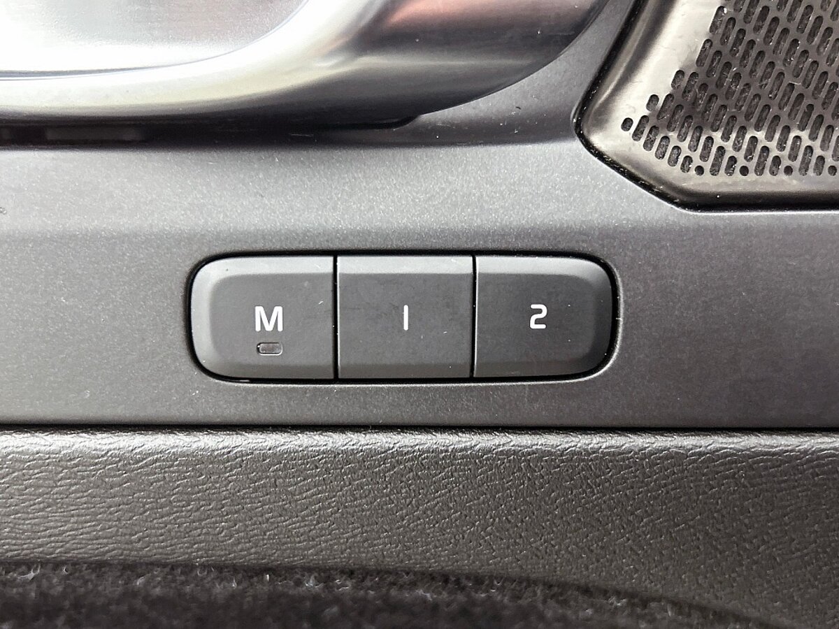 48084423 volvo xc40 1 5 t5 recharge r design 13