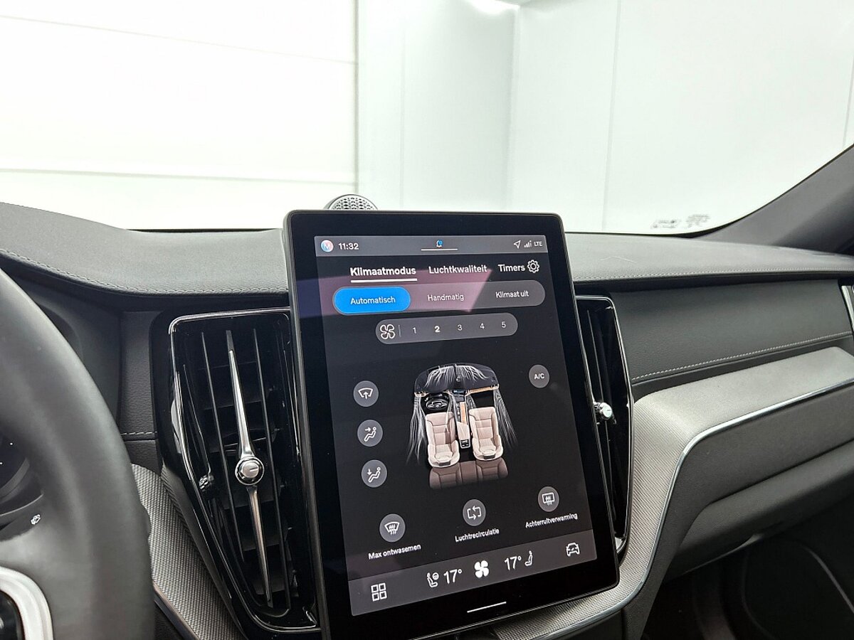 49114272 volvo xc60 2 0 t6 awd ultra black edition 09