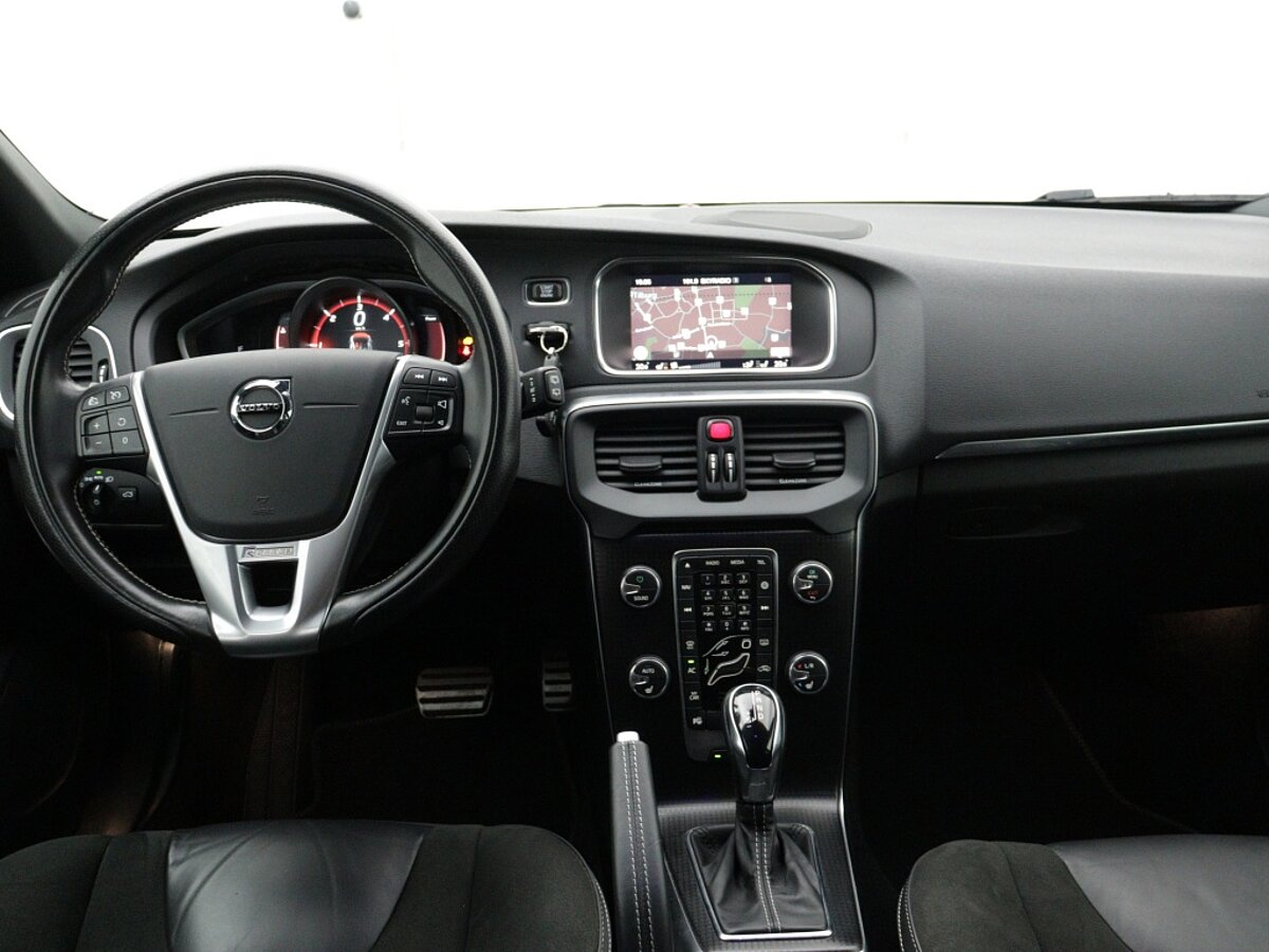 44623939 volvo v40 2 0 d3 edition 6 04